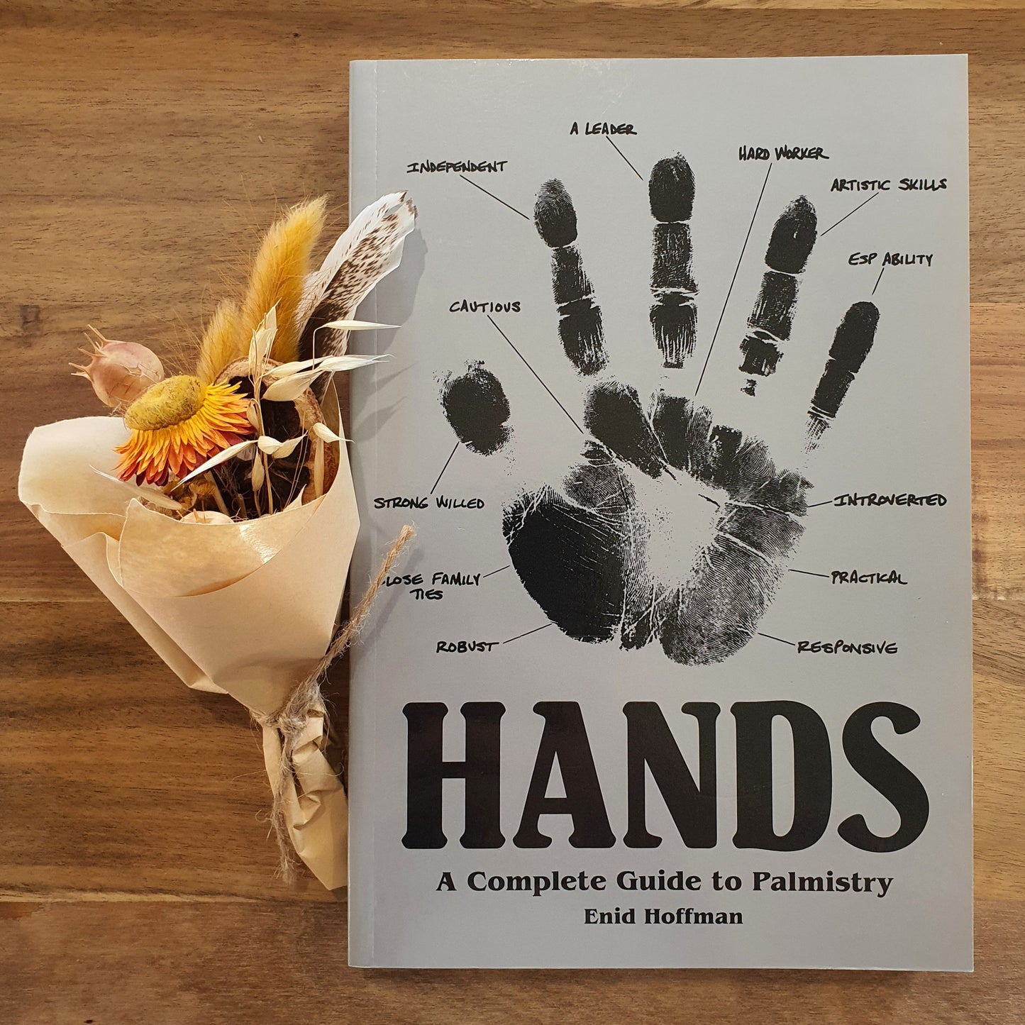 Hands: Complete Guide to Palmistry