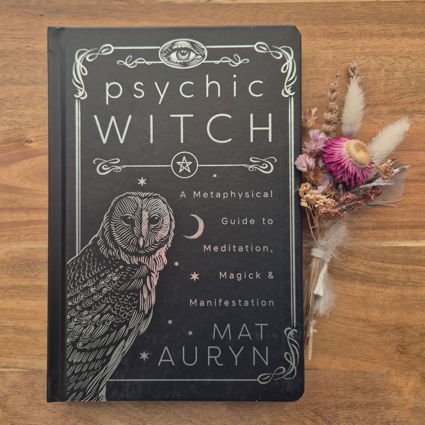 Psychic Witch: Deluxe Hardcover Edition