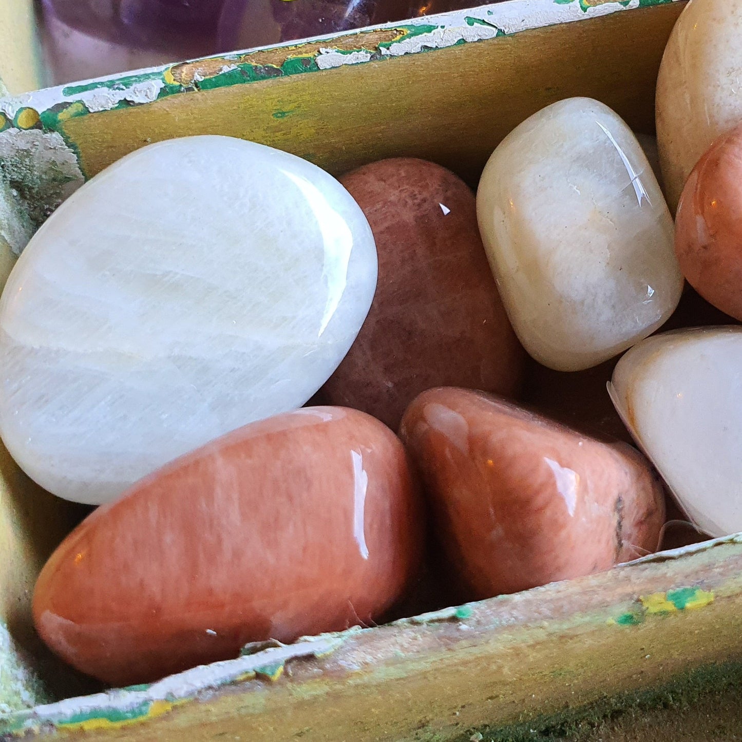 Crystals - Moonstone Tumbled Stone