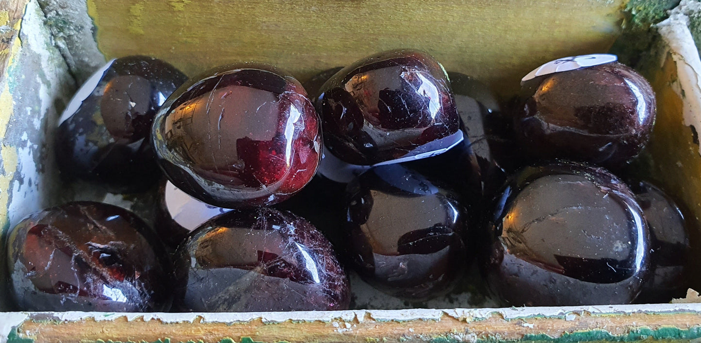 Crystals - Garnet (Red) Tumbled Stone