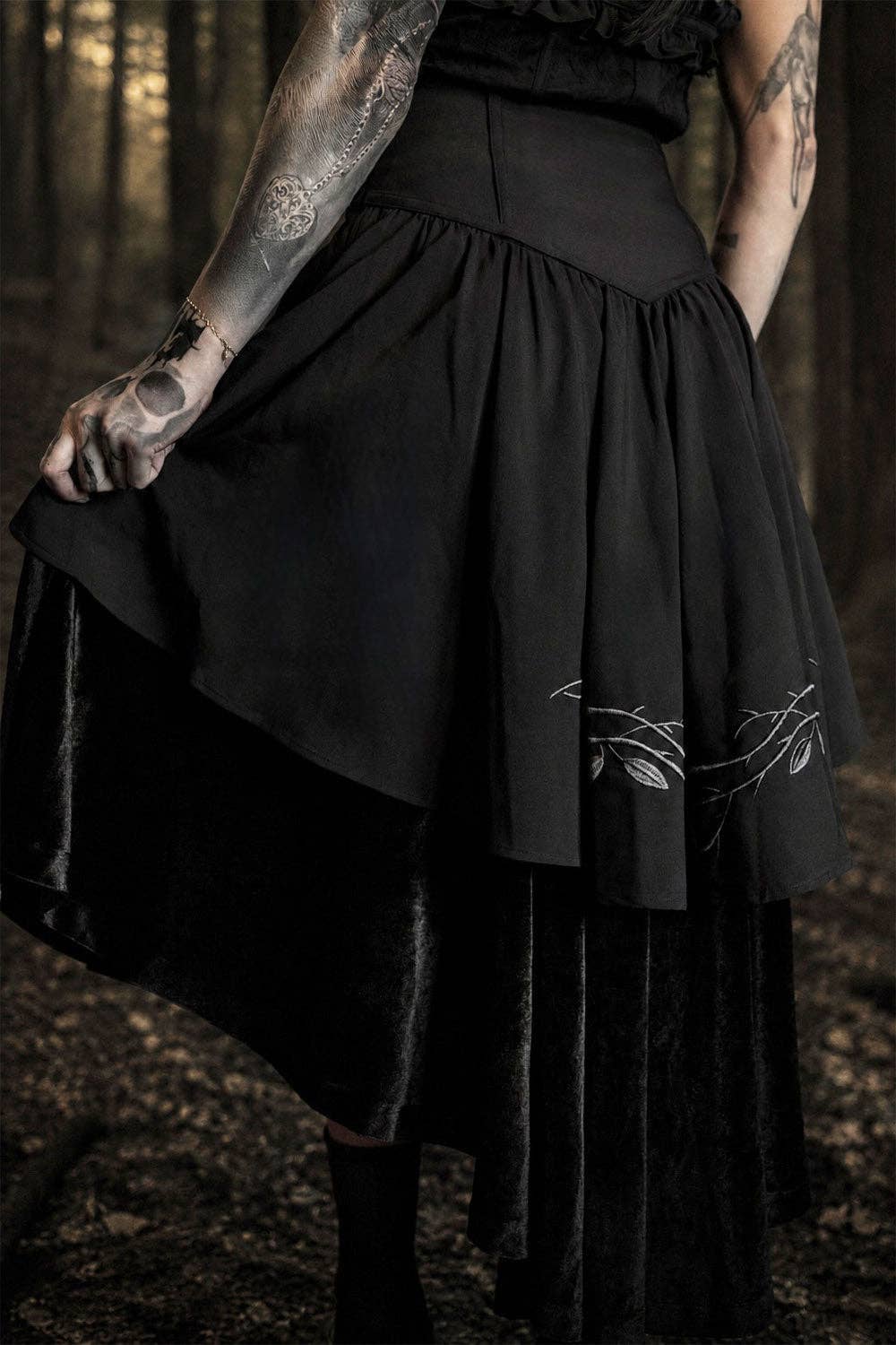 Fablebloom Embroidered Lace-Up Skirt: M