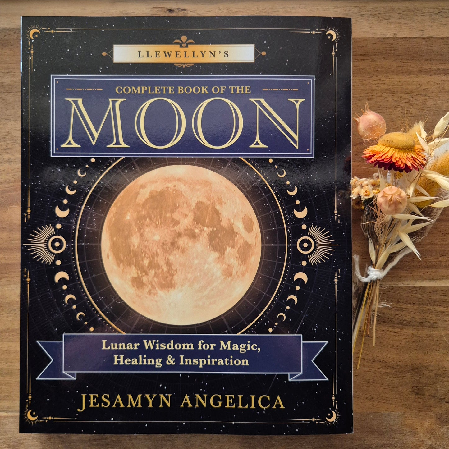 Llewellyn's Complete Book of the Moon