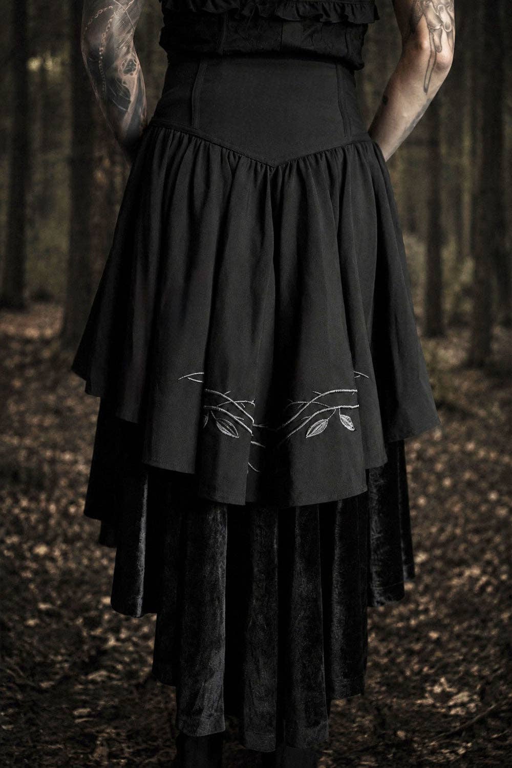 Fablebloom Embroidered Lace-Up Skirt: M